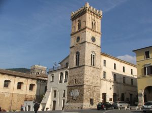 particolare torre civica in Piazza del popolo